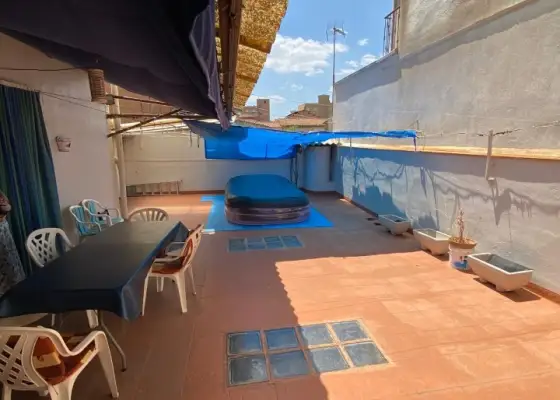 ALQUILER: CASA con TERRAZA y COCHERA en Puertollano