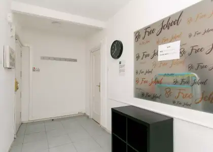Alquiler de habitaciones en piso de 6 habitaciones en Granada en Granada