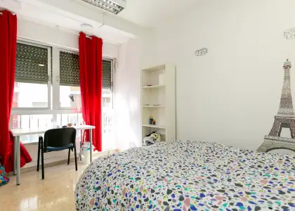 Alquiler de habitaciones en piso de 6 habitaciones en Granada en Granada