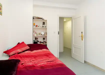 Alquiler de habitaciones en piso de 6 habitaciones en Granada en Granada