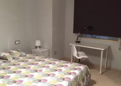 Alquiler de habitaciones para estudiantes en piso de 4 habitaciones en Alicante en Alicante (Alacant)