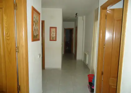 Alquiler de piso de 3 dormitorios centrico con cochera cerrada en Manzanares