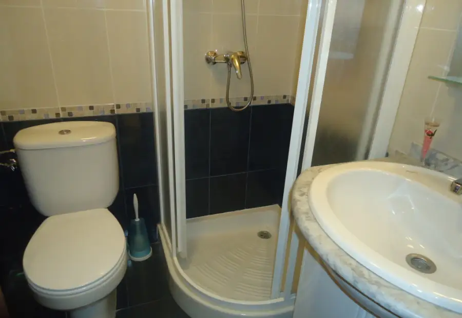 Alquiler de piso de tres dormitorios con cochera cerrada en Manzanares