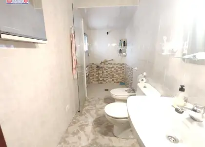 Amplia Casa en Alcázar de San Juan con Piscina y Oportunidades de Inversión en Alcázar de San Juan