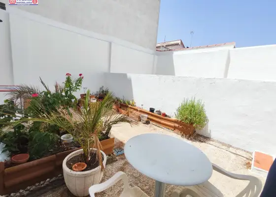 Amplia Casa en Alcázar de San Juan con Piscina y Oportunidades de Inversión