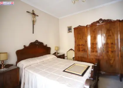 Amplia Casa en Esquina con Patio y Garaje junto a aguas de Alcázar en Alcázar de San Juan