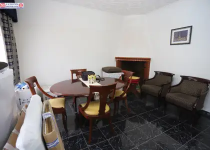 Amplia casa en planta baja con 4 dormitorios, garaje cerrado y 2 patios en Puerto Lápice