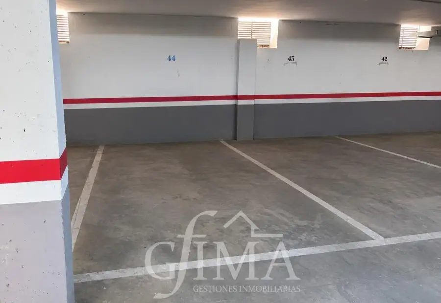 Amplia plaza de garaje en venta con fácil acceso – Zona calle Socuéllamos en Tomelloso