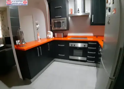 Casa a estrenar con 277 m2 de parcela, 5 dormitorios, 3 baños completos, garaje y piscina privada. en Herencia