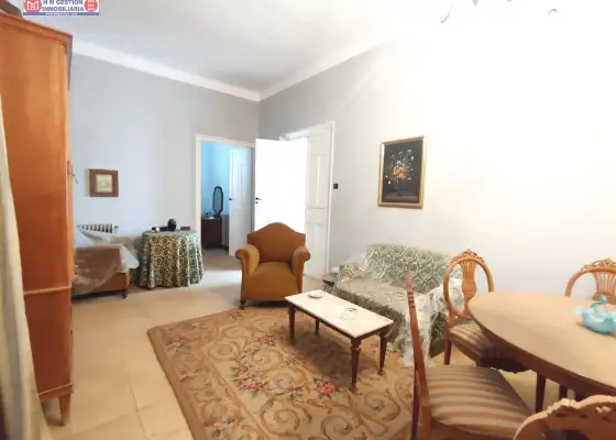 Casa a reformar con salida a dos calles, con patio y garaje en Alcázar de San Juan