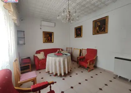 Casa adosada en esquina con dormitorio en planta baja en Alcázar de San Juan