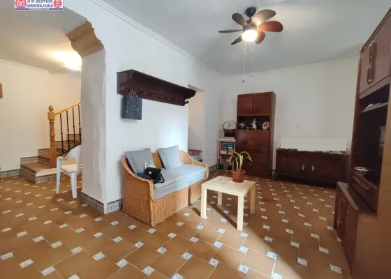 Casa centrica de 187 metros de parcela y 150 construidos con patio de 70 metros en Alcázar de San Juan
