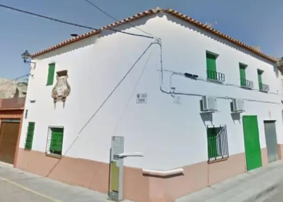 Casa en esquina entre santa maria y ayto de 112 metros de parcela en Alcázar de San Juan