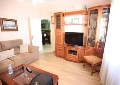 Casa en planta baja para entrar a vivir con 3 dormitorios, cocina amplia, salón, comedor, 2 patios y lavadero en Quero