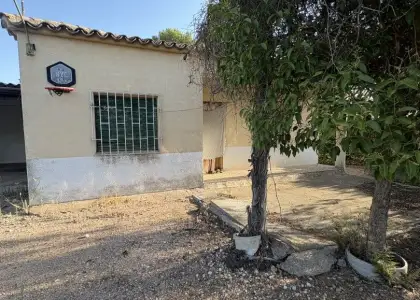 Casa en venta en Alameda De Cervera, de 900 m2 con 2 dormitorios y baño por 140.000 €, Ref. 0333 en Alameda de Cervera