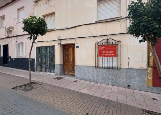 Casa en venta en Alcázar De San Juan, de 78 m2 con 3 dormitorios y 2 baños por 135.000 €, Ref. 0286