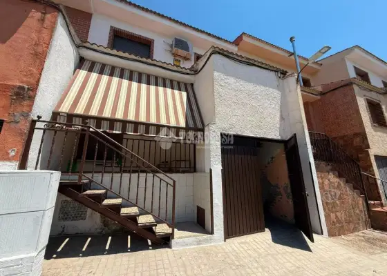 Casa en venta en Almorox - Almorox, 125.000 €, 138 m2, ref. 664360