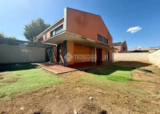 Casa en venta en Alovera - Alovera, 342.100 €, 181 m2, ref. 662803