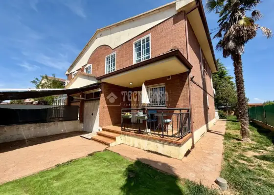 Casa en venta en Azuqueca De Henares - Azuqueca De Henares , 331.500 €, 257 m2, ref. 655712