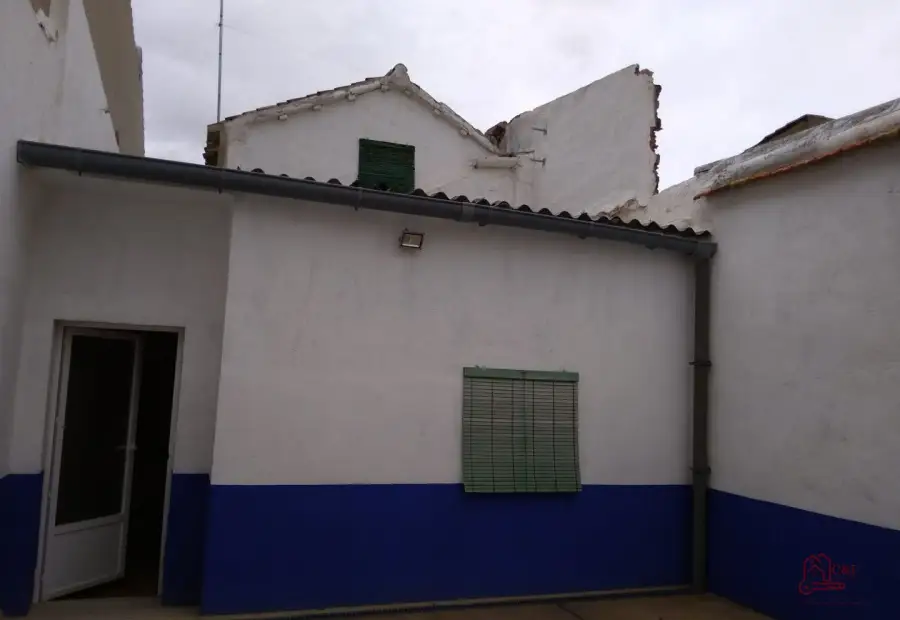 Casa en venta en Campo De Criptana, de 233 m2 con 2 dormitorios y baño por 48.000 €, Ref. 0326 en Campo de Criptana