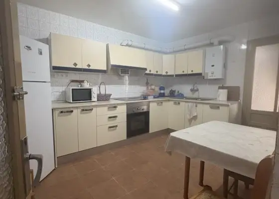 Casa en venta en Campo De Criptana, de 339 m2 con 5 dormitorios, 2 baños, plaza de garaje y terraza por 130.000 €, Ref. 0385