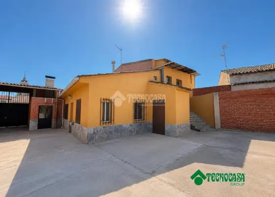 Casa en venta en Carmena - Carmena, 115.000 €, 399 m2, ref. 663283