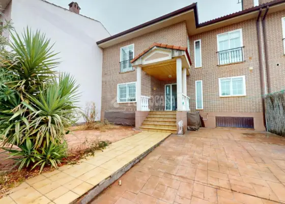Casa en venta en El Casar - El Casar, 369.000 €, 227 m2, ref. 636770