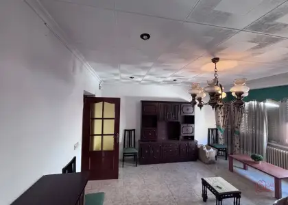 Casa en venta en Herencia, de 186 m2 con 9 dormitorios, 2 baños, plaza de garaje, balcón y terraza por 110.000 €, Ref. 0307 en Herencia