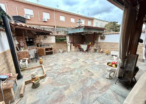 Casa en venta en Pantoja - Pantoja, 219.900 €, 207 m2, ref. 648745
