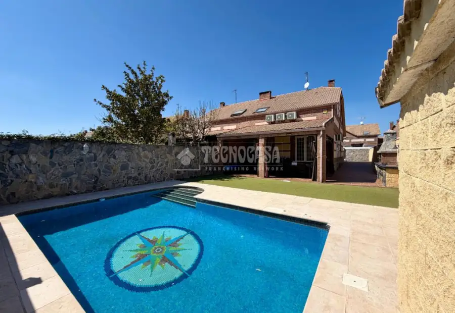 Casa en venta en Villanueva De La Torre - Villanueva De La Torre, 365.000 €, 208 m2, ref. 652620 en Villanueva de la Torre