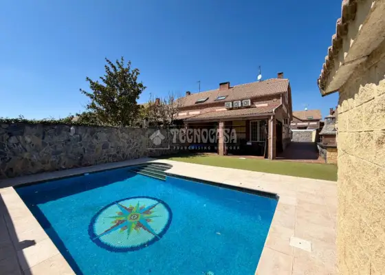 Casa en venta en Villanueva De La Torre - Villanueva De La Torre, 365.000 €, 208 m2, ref. 652620