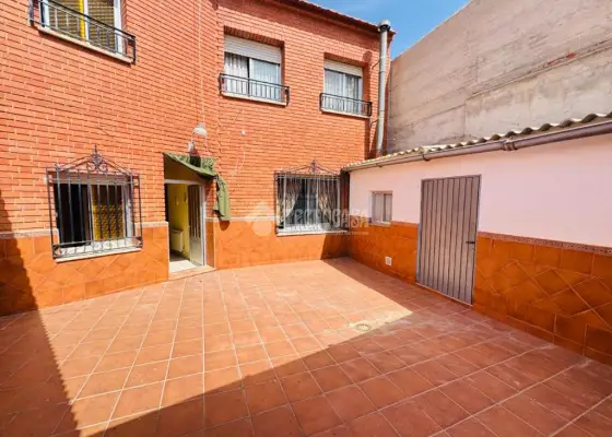 Casa en venta en Villasequilla - Villasequilla, 159.900 €, 232 m2, ref. 665968
