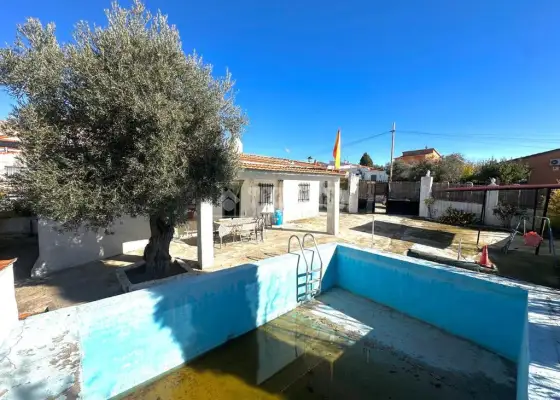 Casa en venta en Yuncos - Yuncos, 150.000 €, 133 m2, ref. 641149