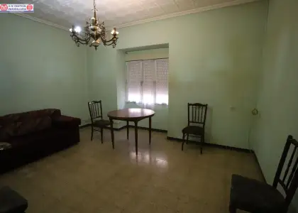 CASA INDEPENDIENTE. 90.000.- € MAS GARAJE PARA DOS COCHES y ALMACEN EN PRIMERA PLANTA 35.000.-€ en Alcázar de San Juan