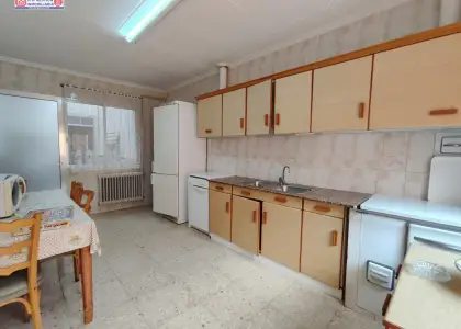 Casa junto a Plaza de España de 170 metros de parcela con 2 patios en Alcázar de San Juan