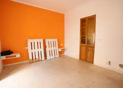 CASA PARA REFORMA ÍNTEGRA PRÓXIMA A PLAZA DEL ARENAL CON 375 m2 DE PARCELA Y 225 m2 DE PATIO en Alcázar de San Juan