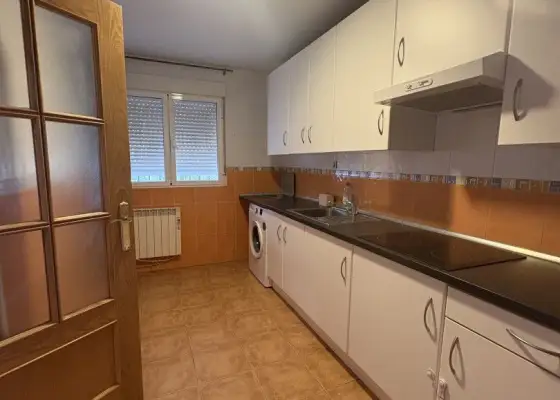 Chalet en venta en Alameda De Cervera, de 124 m2 con 3 dormitorios, 2 baños, plaza de garaje y terreno por 127.000 €, Ref. 0352