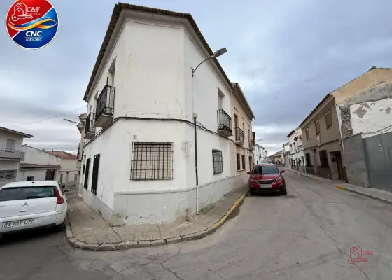 Chalet en venta en Campo De Criptana, Calle Guindalera, de 98 m2 con 4 dormitorios y 2 baños por 47.500 €, Ref. 0401