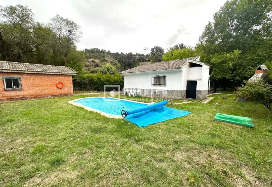 Chalet en venta en Distrito Único, Hontoba, Guadalajara en Hontoba