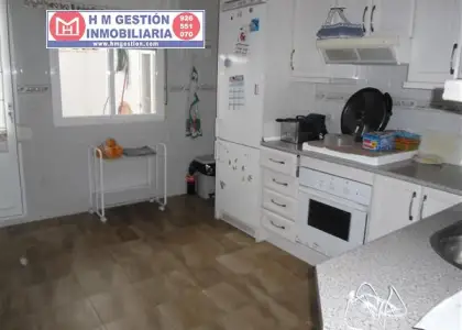 Excelente casa de reciente construccion con la siguien distribucion: 1ª PLANTA; todo diáfano, 130 metros cuadrados, acceso puerta 2,50, terminaciones enfoscado paredes, suelo cemento, 2ª PLANTA 130 en Villarta de San Juan