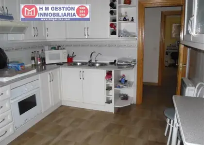 Excelente casa de reciente construccion con la siguien distribucion: 1ª PLANTA; todo diáfano, 130 metros cuadrados, acceso puerta 2,50, terminaciones enfoscado paredes, suelo cemento, 2ª PLANTA 130 en Villarta de San Juan