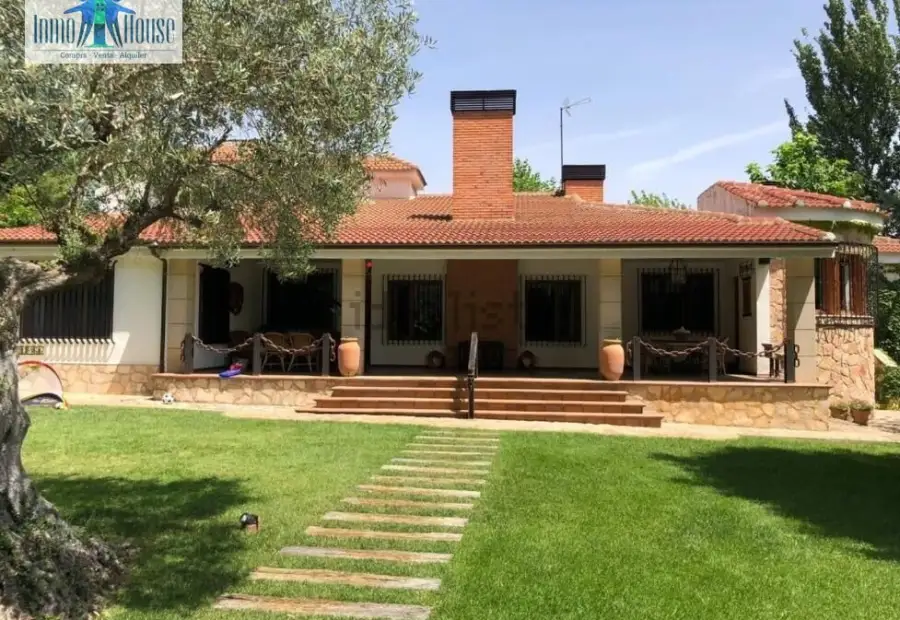 Gran chalet ( Carretera Jaen ) en Albacete