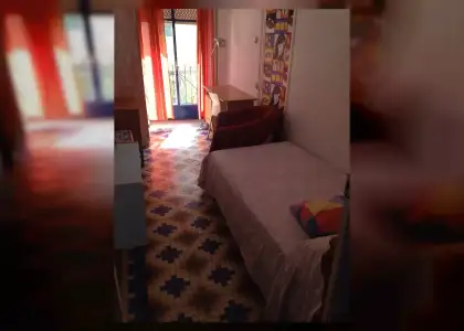 Habitación amueblada con cómoda en apartamento de 4 dormitorios, Benimaclet en Valencia