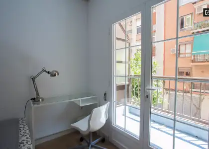 Habitación bellamente decorada en un apartamento de 5 dormitorios en Camins al Grau en Valencia