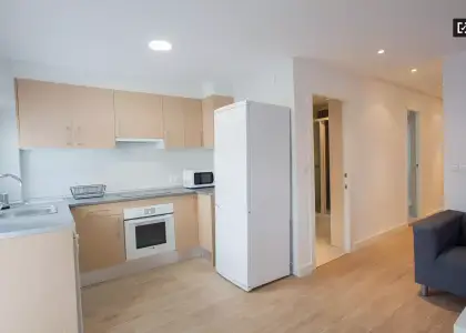 Habitación bellamente decorada en un apartamento de 5 dormitorios en Camins al Grau en Valencia