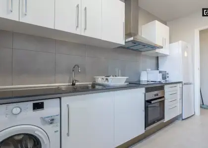Habitación con baño en un apartamento de 5 dormitorios en L'Eixample en Valencia