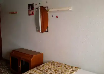 Habitación en piso compartido de 3 habitaciones en alquiler en Murcia en Murcia