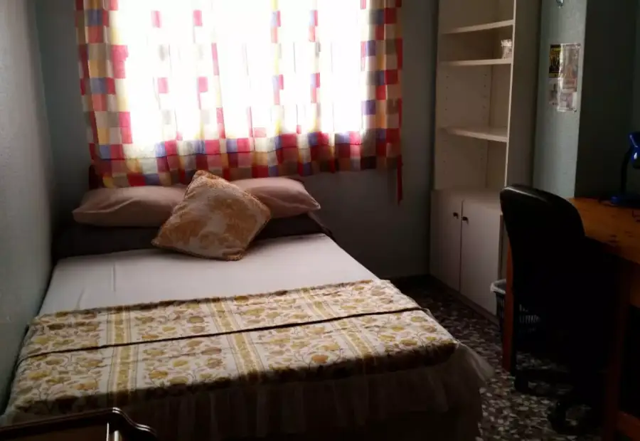 Habitación en piso compartido de 3 habitaciones en alquiler en Murcia en Murcia