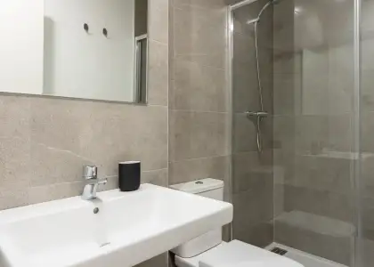 Habitación en piso compartido de 3 habitaciones en La Bresca, ideal para profesionales y estudiantes. en Málaga