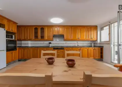 Habitación en piso compartido de 4 habitaciones en alquiler en Els Orriols en Valencia